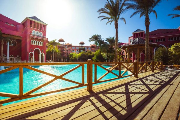 Comment créer un espace de yoga flottant dans sa piscine ?