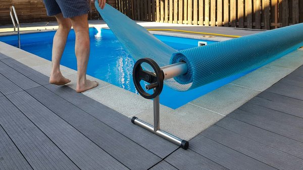Protégez votre piscine cet hiver avec une bâche hivernage